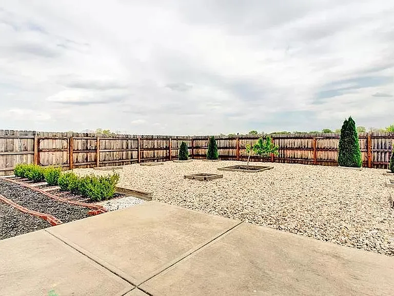 Lakecrest Dr — Photo 13