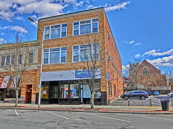 25 High St #204, Clinton, MA 01510