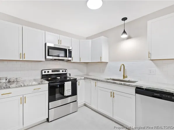 305 W B St, Erwin, NC 28339