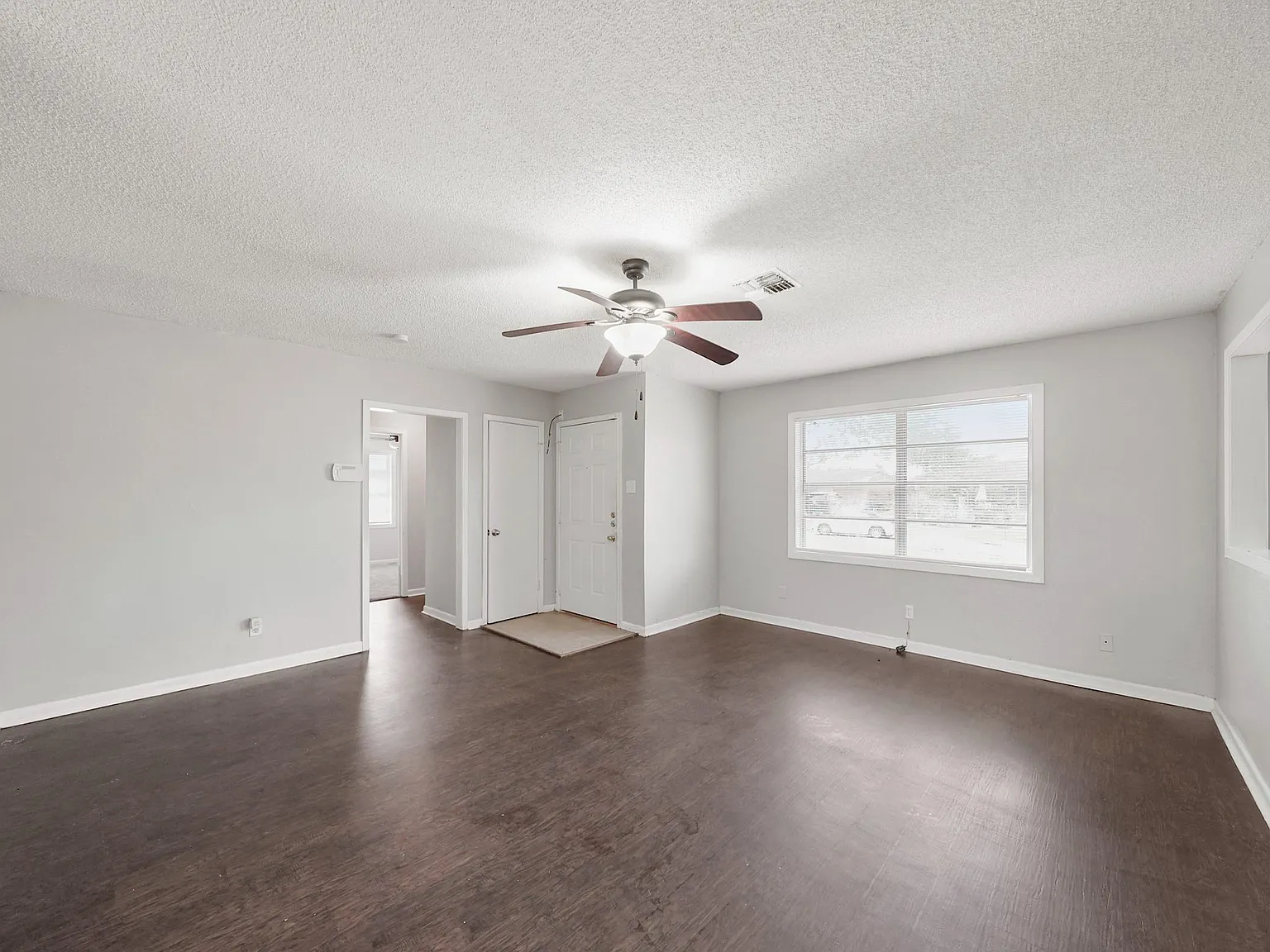 3 bed, 1.5 bath, 1542 sqft, $1,550 — Photo 3