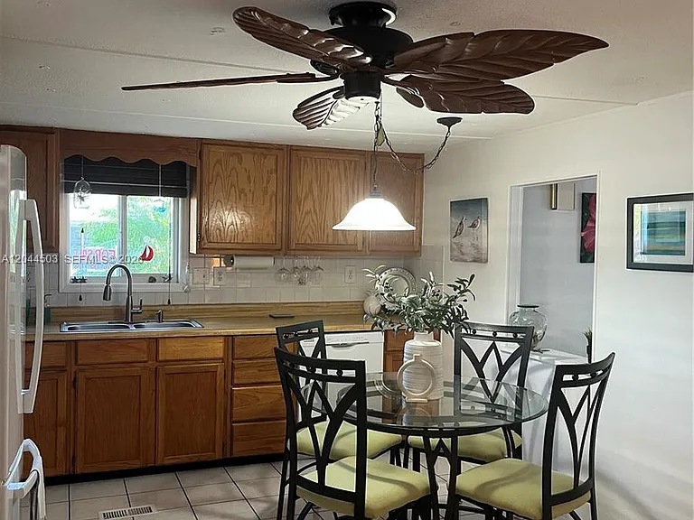 5125 SW 26th Ct — Photo 2