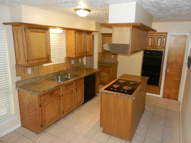 Large & Open Kitchen