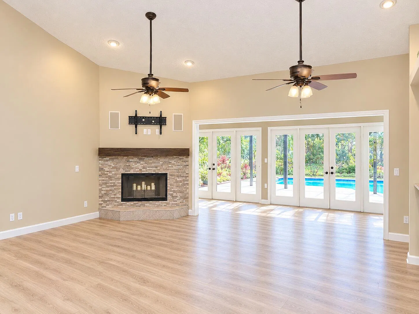 3 bed, 2.0 bath, 2315 sqft, $4,500 — Photo 3