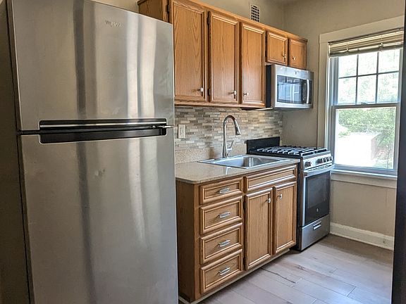 4th image of 1422 E State St #4