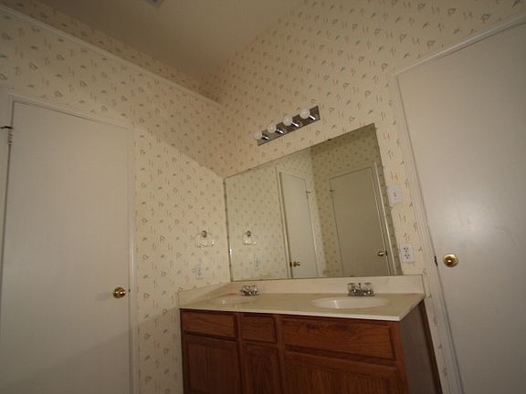5th image of 1906 Clairidge Ave