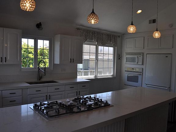 5th image of 2596 Seahorse Ave