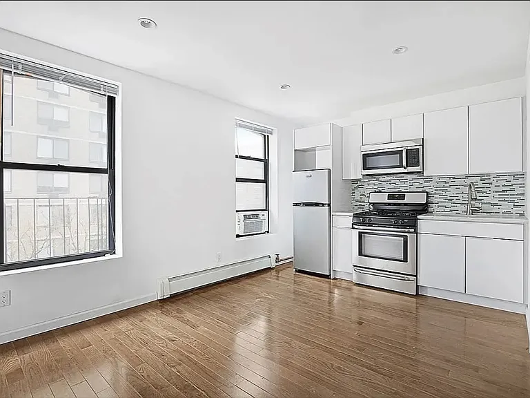 242 E 28th St #5 — Photo 1