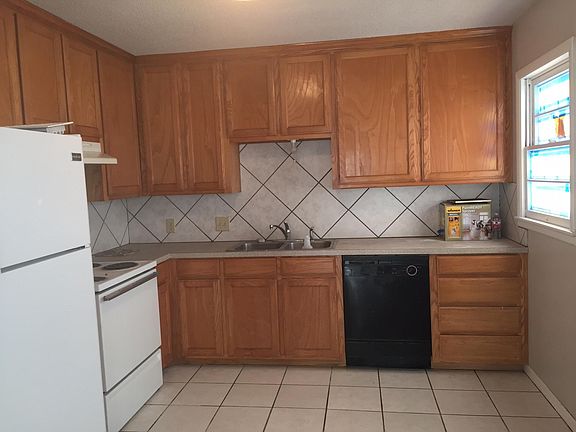 2nd image of 726 Hawthorne St