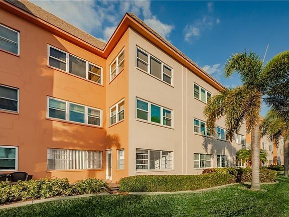 2nd image of 8 Glencoe Pl APT 106