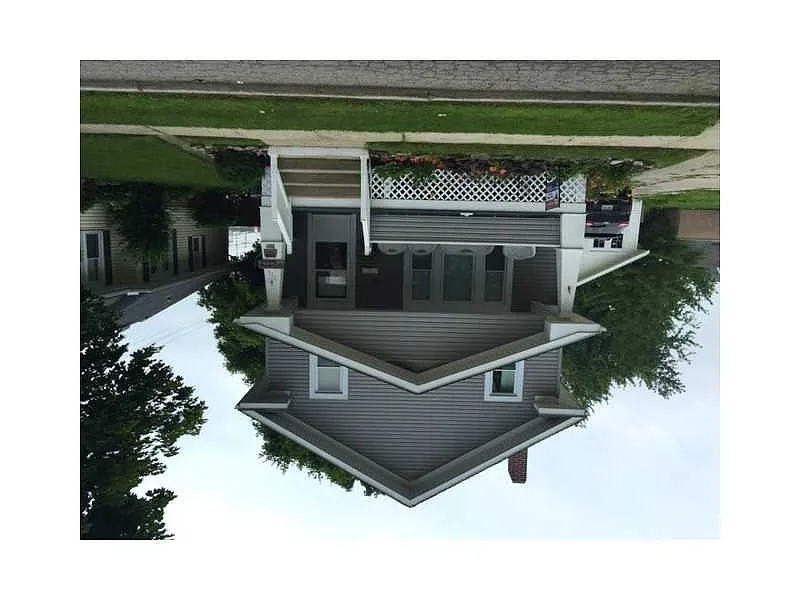 111 Carter Ave photo 1