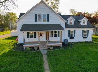 105 Carpenter St, Oakwood, IL 61858
