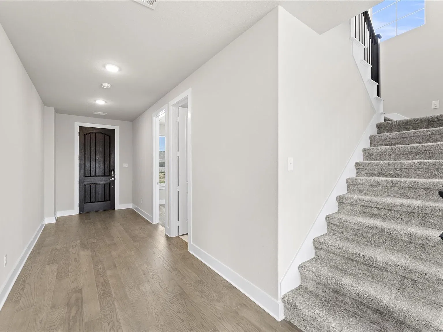 5 bed, 2580 sqft, $2,800 — Photo 1