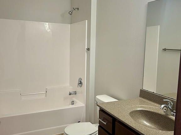 4th image of 122 Wisconsin St #128