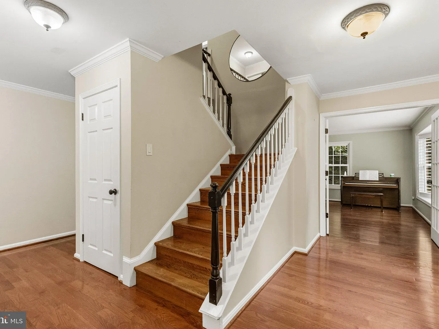 4 bed, 5.0 bath, 3923 sqft, $4,795 — Photo 3