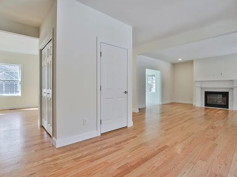 22 Reeds Ferry Way — Photo 22