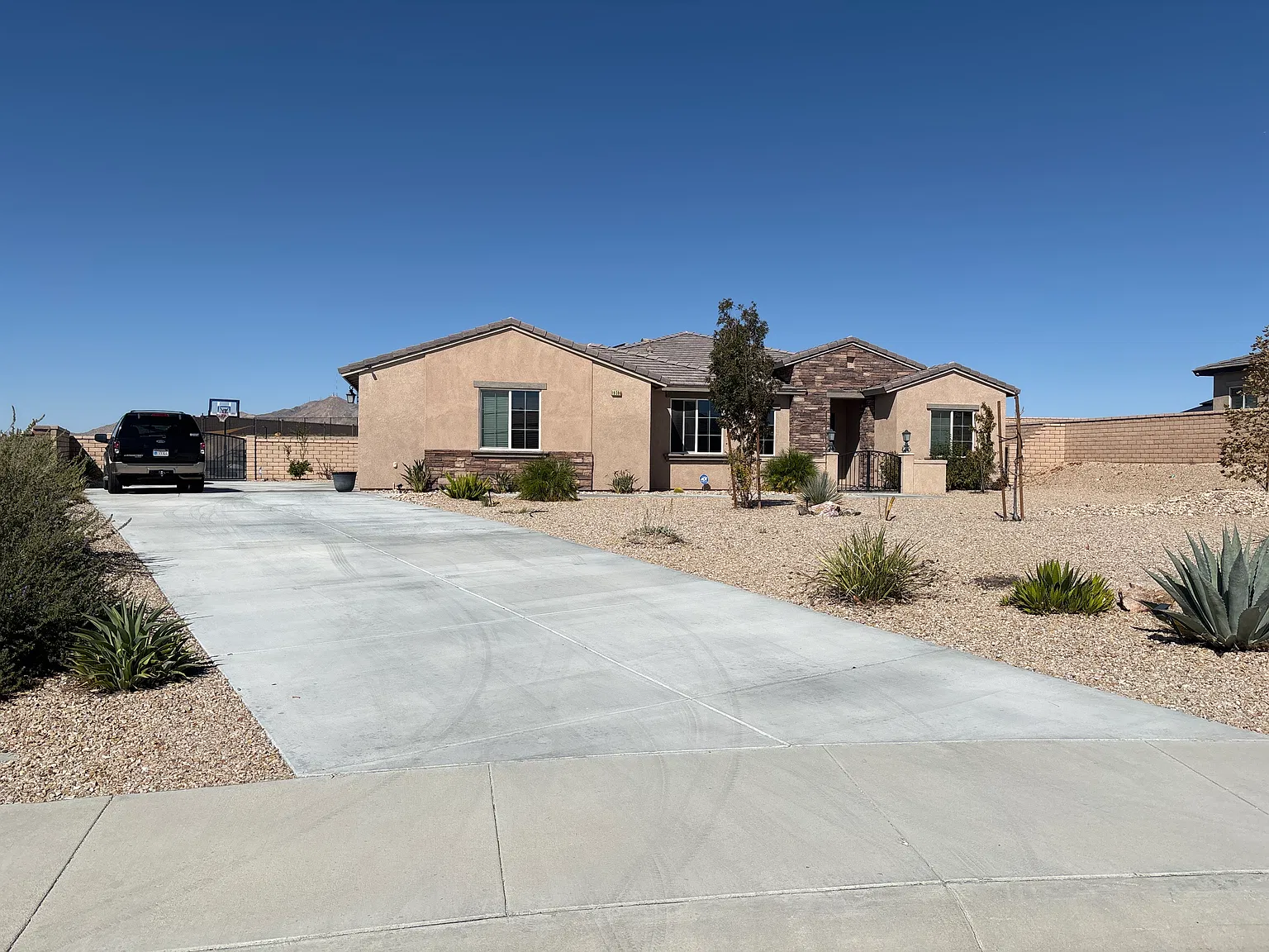 5 bed, 2911 sqft, $4,500 — Photo 2