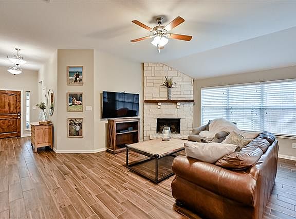 3rd image of 1026 Saint Andrews Dr
