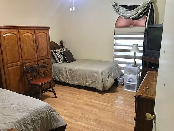 3rd image of 1559 Miller Dr