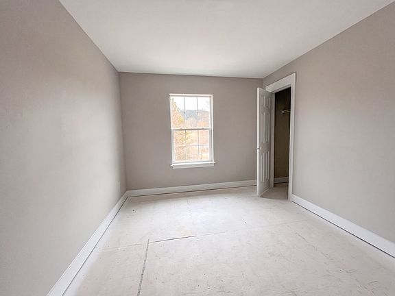 5th image of 427 N Oak St