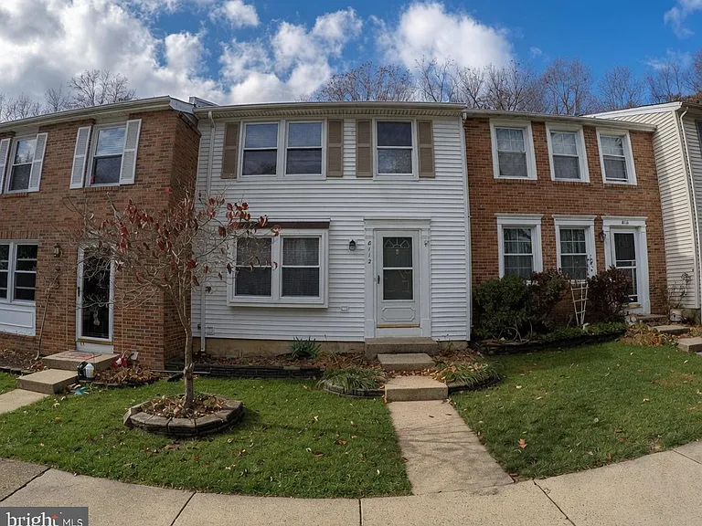 8112 Parkdale Ct — Photo 1