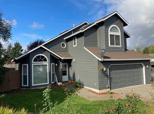 151 NE Greenway Dr, Gresham, OR 97030