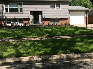 15321 Merlin Ct, Oak Forest, IL 60452