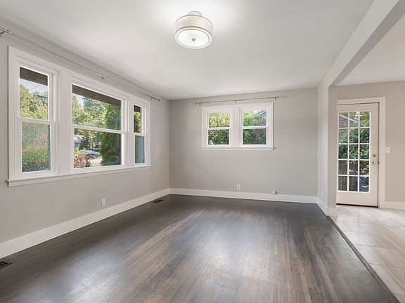4th image of 2129 Crystal Dr