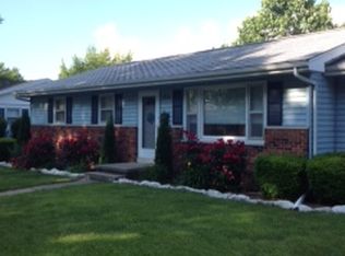 6 Lavan Dr, Jacksonville, IL 62650