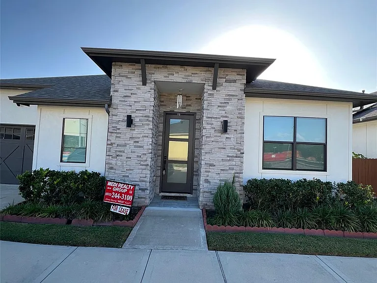 10330 Grove Row Ave — Photo 1