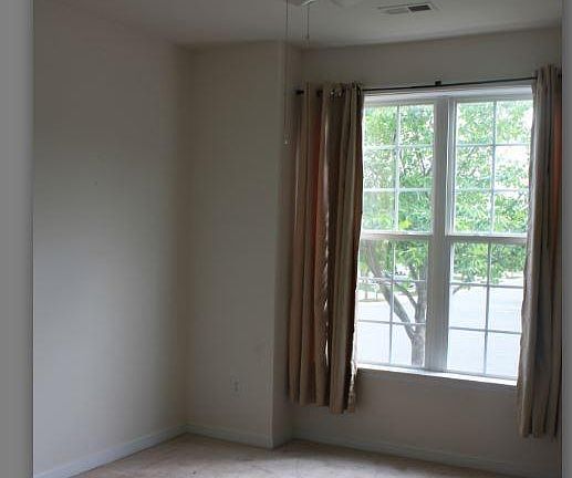 2nd image of 400 Legacy Oaks Cir
