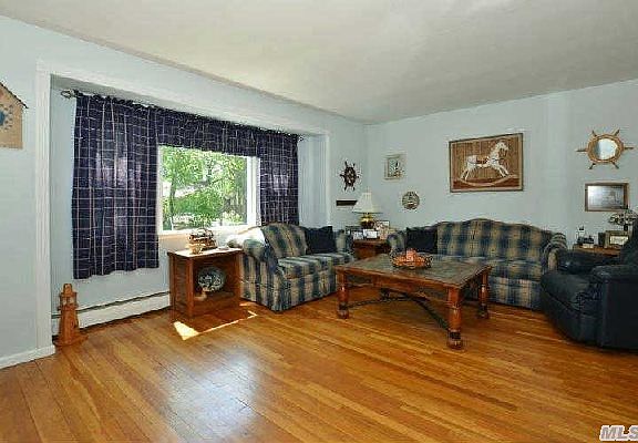 5th image of 19 E Haven Ln