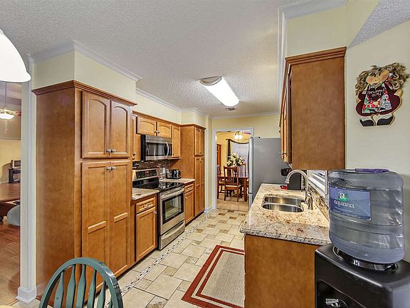 5th image of 604 Wellington Dr