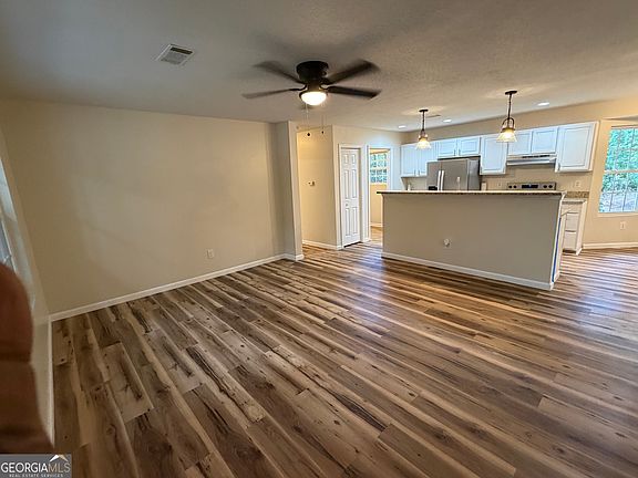 4th image of 335 Harvey Cir #10