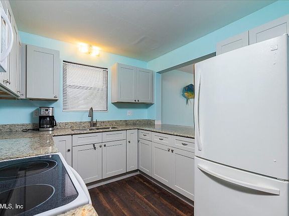 4th image of 207 9th St #A