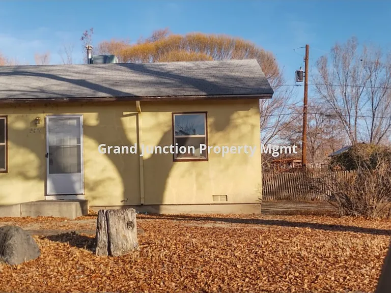 522 Compton St — Photo 2