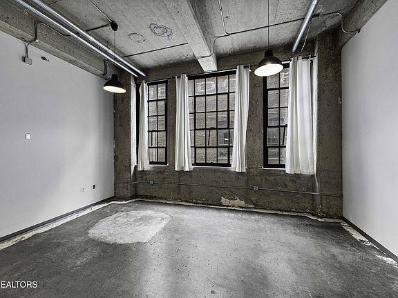 2nd image of 200 W Jackson Ave #102