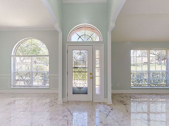 4th image of 2810 Sweetholly Dr
