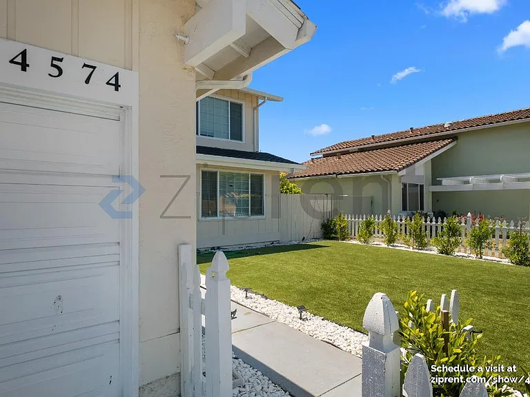 4574 Ellen Way — Photo 4