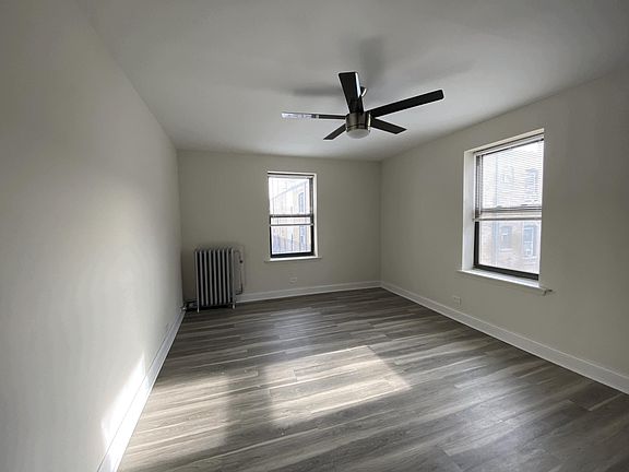 3rd image of 3933 N Clarendon Ave #61O