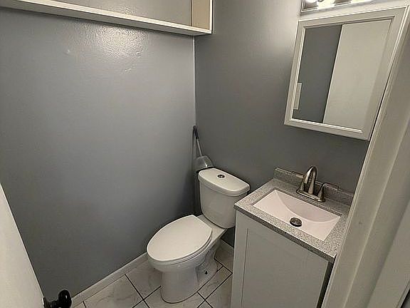 3rd image of 1305 Kingsbury Dr Unit E