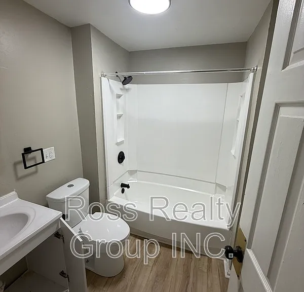 442 Walbridge Ave — Photo 2