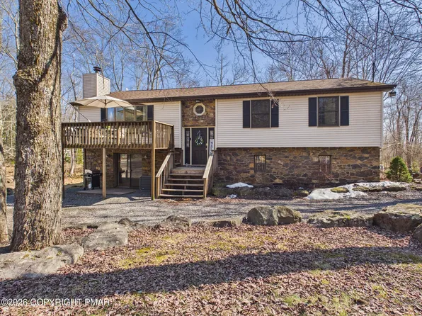122 Wyalusing Dr, Pocono Lake, PA 18347