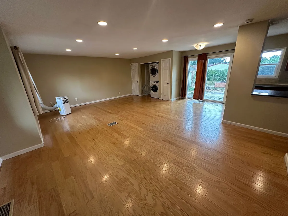 Building Photo - 5275 Highline Pl
