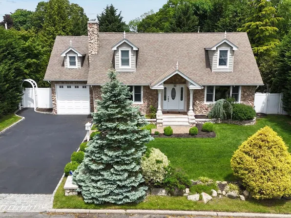 19 Gruber Drive, Glen Cove, NY 11542