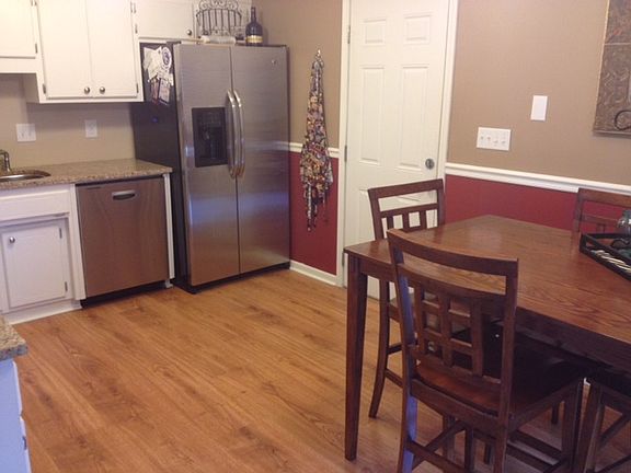 5th image of 301 Fairdale Dr