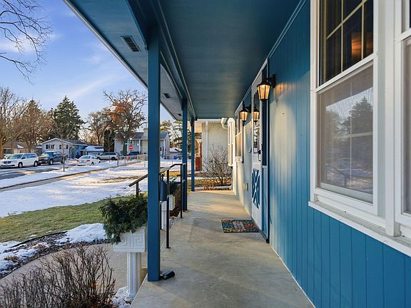 4th image of 1555 Cottage Ave E