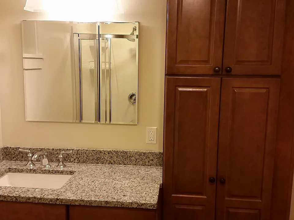 Bath vanity