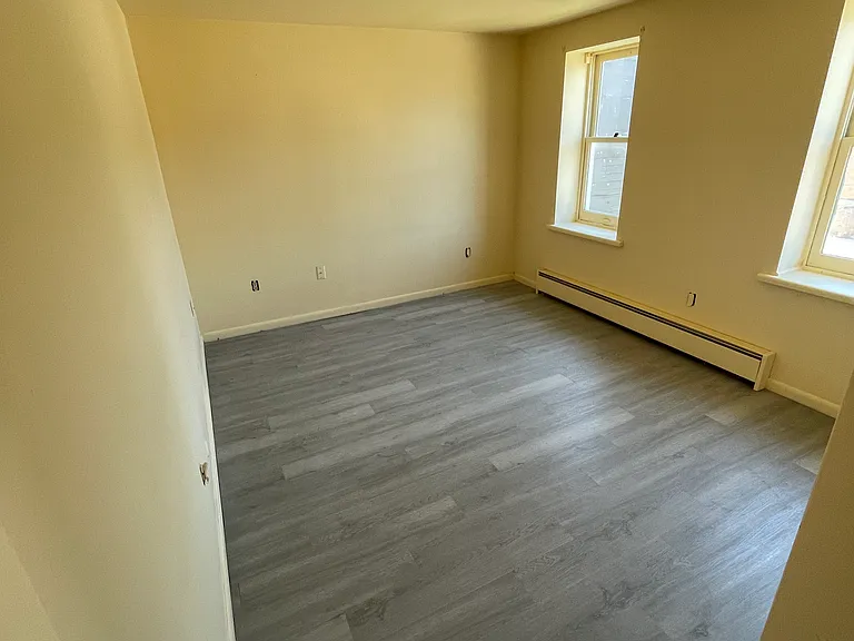 1404 6th Ave #3 — Photo 2