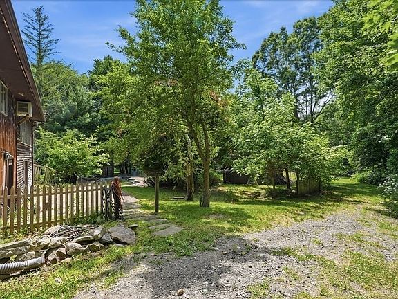 4th image of 47 Old Oaken Bucket Rd