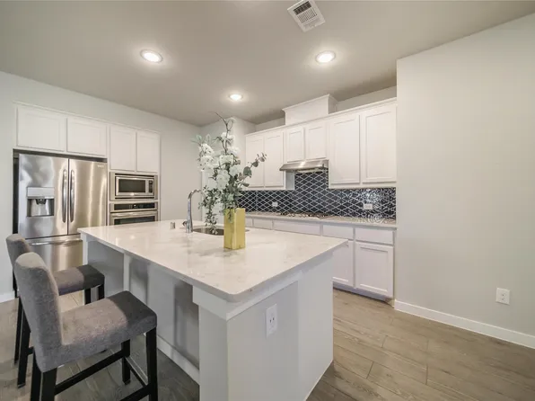 1916 Outpost Creek Ln, Aubrey, TX 76227